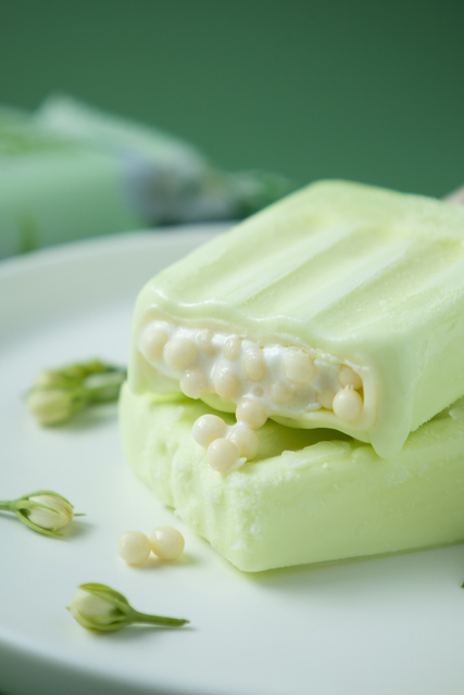 Abink Jasmine White Chocolate Ice Cream Mini Cooler Soft Serve with Tea Flavor Packaged in Bag with Milk Powder Additives